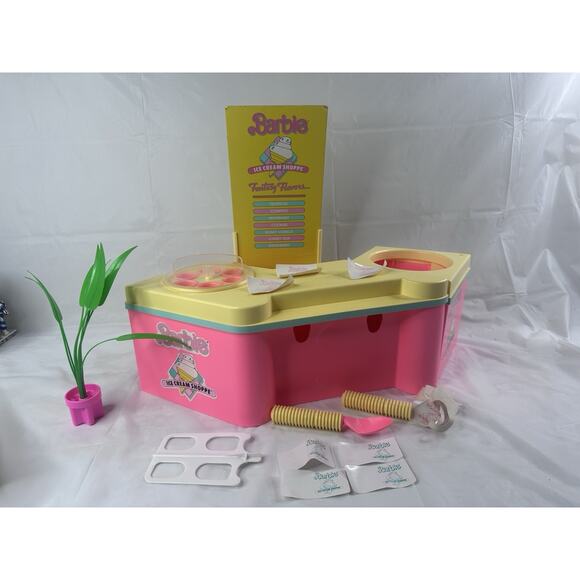 Vintage 1986 Barbie Doll Ice Cream Shoppe With Accessories Sign Plant Mats - Picture 1 of 7